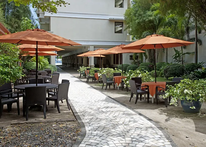 Costabella Tropical 4* Lapu-Lapu City